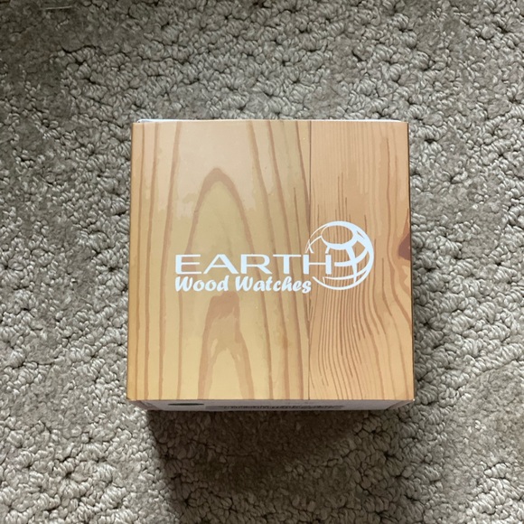 EARTH Wood Watch NIB - Picture 3 of 6